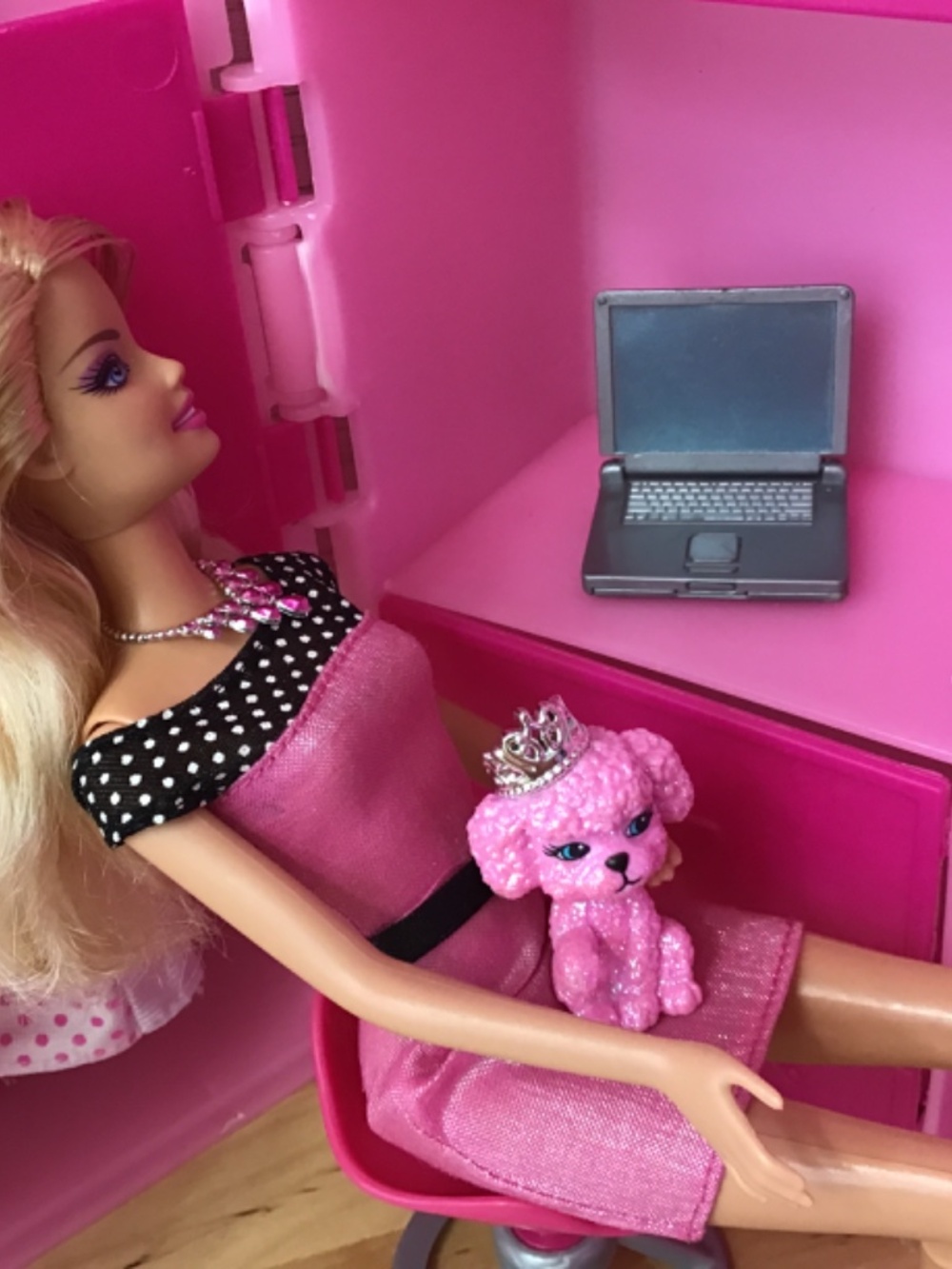 Barbie Doll and Wardrobe - Picture 10 of 16